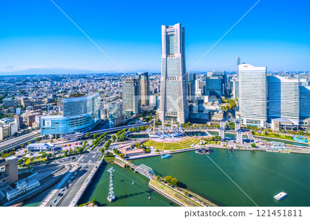 日本橫濱城市景觀全速航行的日本丸、櫻木町車站、富士山、橫濱地標塔等=第3名 121451811