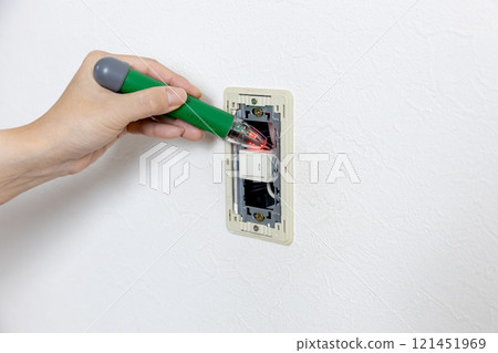 Light switch voltage test 121451969