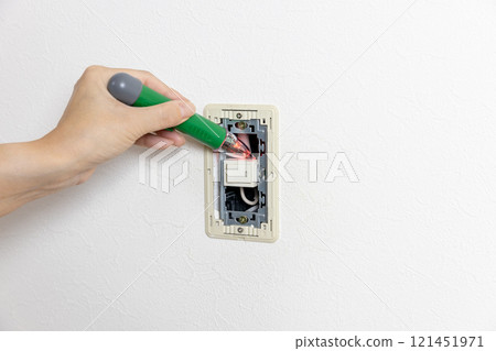 Light switch voltage test Light switch voltage test 121451971