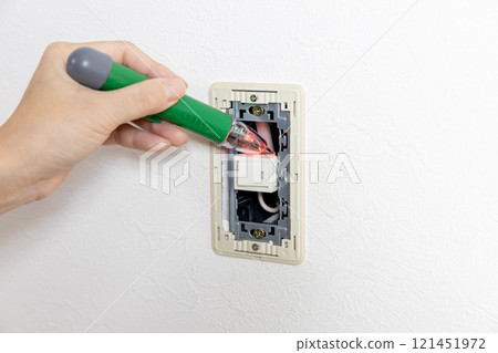 燈開關電壓檢查 121451972