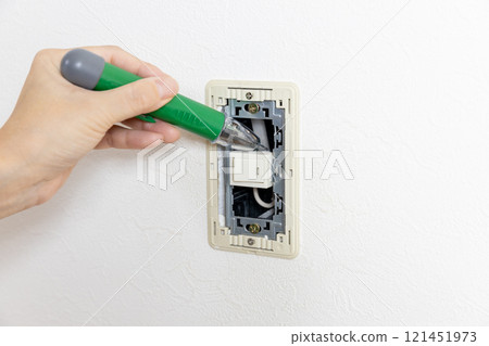 Light switch voltage test Light switch voltage test 121451973