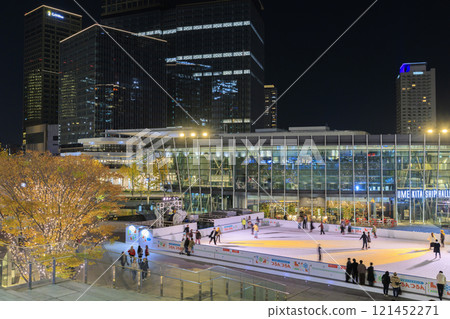 大阪梅北廣場夜景（大阪府大阪市北區梅田） 121452271