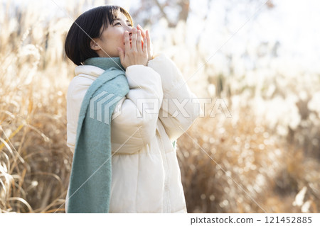 Woman with cold symptoms 121452885