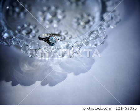 Table photo of rings in blue 121453052