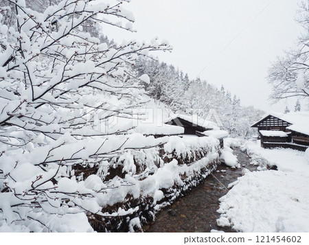 Tsurunoyu Onsen, Nyuto Onsen Village bathed in winter scenery Tsurunoyu Onsen, Nyuto Onsen Village bathed in winter scenery 121454602
