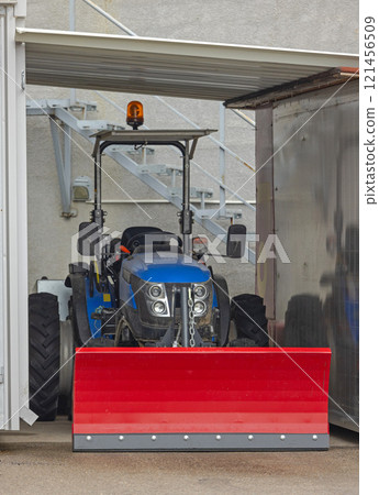 Red Snowplow Tractor Cover Red Snowplow Tractor Cover 121456509