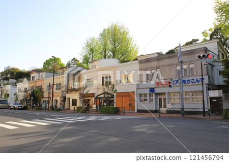 The retro streetscape of "Kiyosumi Nagaya" in Kiyosumi 3-chome, Koto-ku, Tokyo 121456794