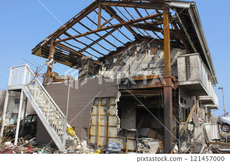 東日本大地震中公寓因海嘯而受損 地震後 121457000