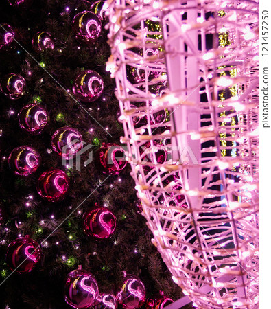 閃閃發光的冬季燈飾 121457250