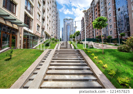 Urban escape with vibrant greenery and modern architecture in a bustling city 121457825