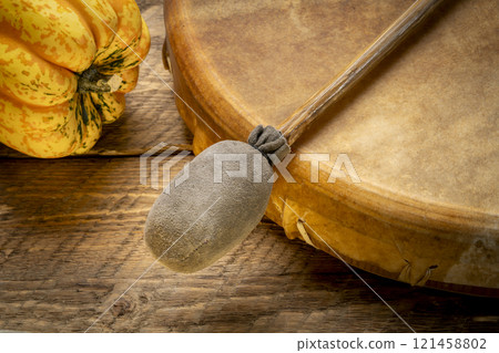 Natural healing considers the whole person-body, mind, and spirit, focusing on restoring balance and harmony, mind map infographics sketch. 121458802