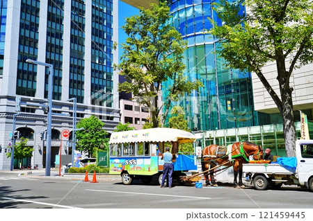 Scenery of downtown Sapporo with the "Sapporo Machibasha" train running 121459445