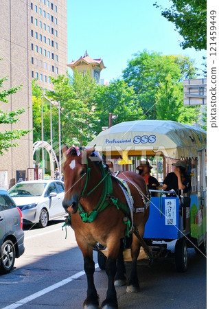 「札幌町橋」運行的札幌市景 121459449