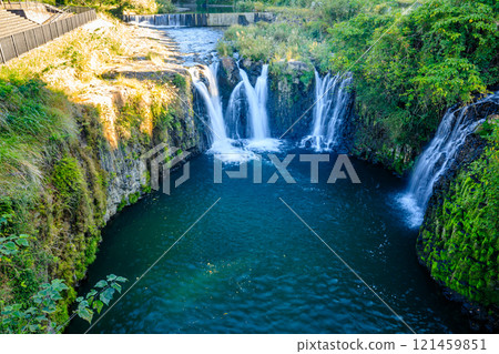 Itaide Falls seen from Kanayama Bridge in autumn, Aira City, Kagoshima Prefecture 121459851