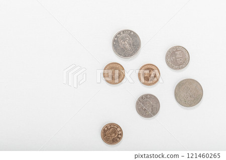 Taiwanese yuan 121460265