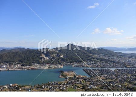 Dannoura, the historic battlefield of the Genpei War in Takamatsu City, the Aji stone quarry, and Mt. Goken behind it 121460848