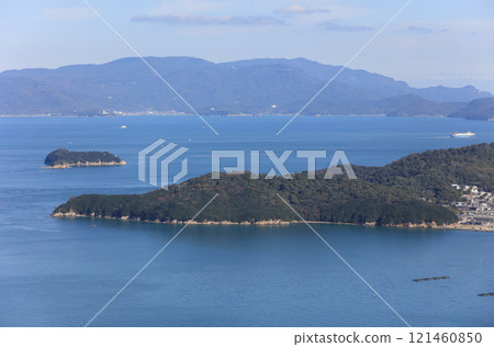 高松市安治町,安治半島的尖端,遠處的小豆島 高松市安治町,安治半島的尖端,遠處的小豆島 121460850