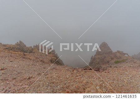 雲中的東小富士山頂 121461635