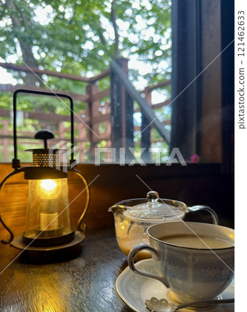 輕鬆咖啡館氛圍中的皇家奶茶 121462633