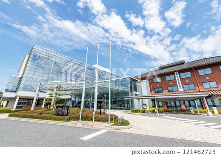 廣島縣安藝高田市,晴天的安藝高田市政廳 廣島縣安藝高田市,晴天的安藝高田市政廳 121462723