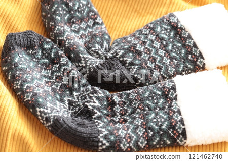 Fluffy socks to prevent cold: Nordic-patterned room socks 121462740