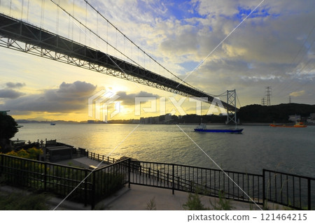 感受海風的關門海峽 關門大橋《福岡》 121464215