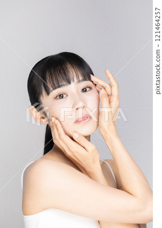 Woman skin care image 121464257