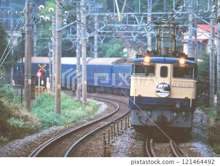 The Seto sleeper express train on the Tokaido Line 121464492