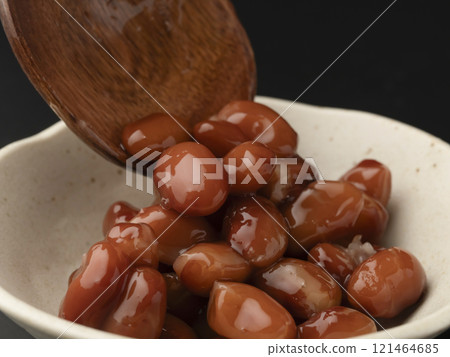 Boiled red kidney beans 121464685