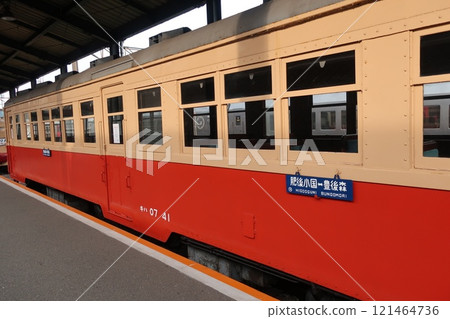 宮原線使用的木葉07型柴油列車，1969年報廢，存放於大分駕駛站 121464736