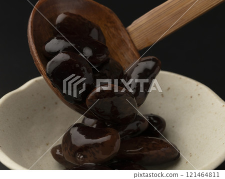 Boiled beans 121464811