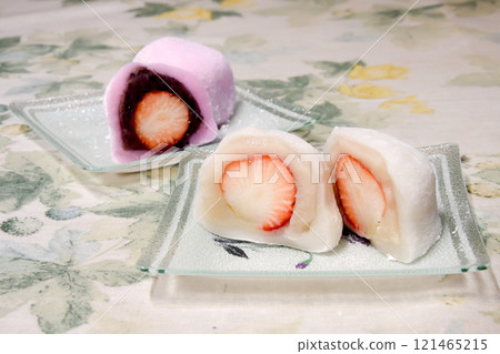 Strawberry Daifuku 121465215