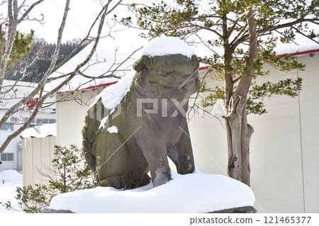 拍攝北海道八雲町落部洛部八幡宮境內的冬季風景 121465377