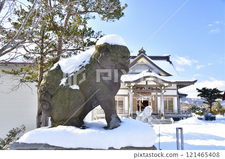 拍攝北海道八雲町落部洛部八幡宮境內的冬季風景 拍攝北海道八雲町落部洛部八幡宮境內的冬季風景 121465408
