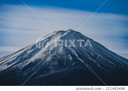 Clear winter sky and majestic Fuji Clear winter sky and majestic Fuji 121465496