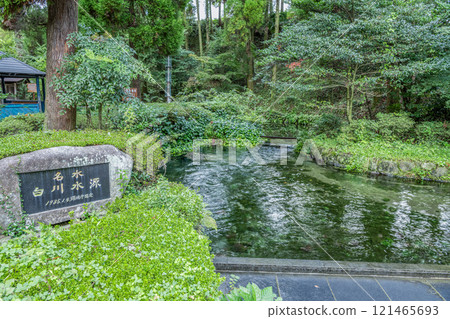 Aso City, Kumamoto Prefecture: The famous Shirakawa spring, filled with pure water Aso City, Kumamoto Prefecture: The famous Shirakawa spring, filled with pure water 121465693