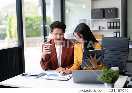 Portrait of success business people working together in office. Couple teamwork startup concept 121467021