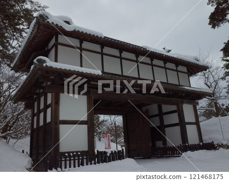 Snowy scenery of Otemae Gate, Hirosaki Castle Snowy scenery of Otemae Gate, Hirosaki Castle 121468175