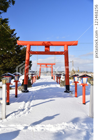 Photographing the grounds of Higashino Ebisu Shrine in Higashino, Yakumo-cho, Hokkaido in winter 121468256