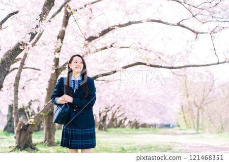 櫻花和學校的女孩 121468351