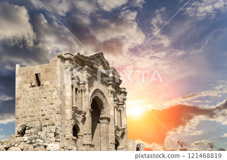 Arch of Hadrian in Gerasa (Jerash)-- was built to honor the visit of emperor Hadrian to Jerash in 129/130 AD, Jordan. Against the background of a beautiful sky with clouds 121468819