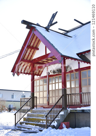 Photographing the grounds of Higashinohama Inari Shrine in Higashino, Yakumo-cho, Hokkaido in winter 121469110