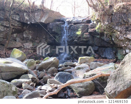 Mazeno Falls is located at the very back of the untouched Mazeno Valley in Minamioguni Town, Aso District, Kumamoto Prefecture, which is usually inaccessible. 121469150