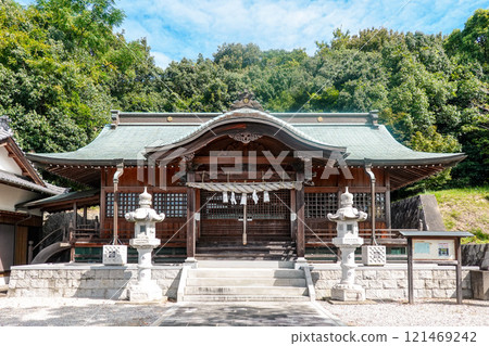 Hakusan Shrine (Miki Town, Kagawa Prefecture) is located at the foot of Mt. Hakusan, also known as Miki Fuji. Hakusan Shrine (Miki Town, Kagawa Prefecture) is located at the foot of Mt. Hakusan, also known as Miki Fuji. 121469242