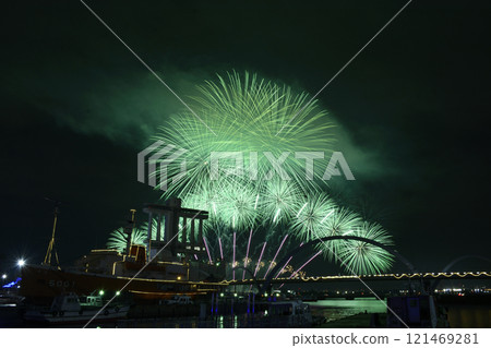 煙火與音樂一起<ISOGAI煙火劇場名古屋港> 121469281