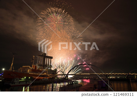 Fireworks and music performed together <ISOGAI Fireworks Theater, Nagoya Port> Fireworks and music performed together <ISOGAI Fireworks Theater, Nagoya Port> 121469311