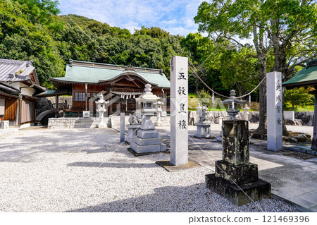 Hakusan Shrine (Miki Town, Kagawa Prefecture) is located at the foot of Mt. Hakusan, also known as Miki Fuji. 121469396