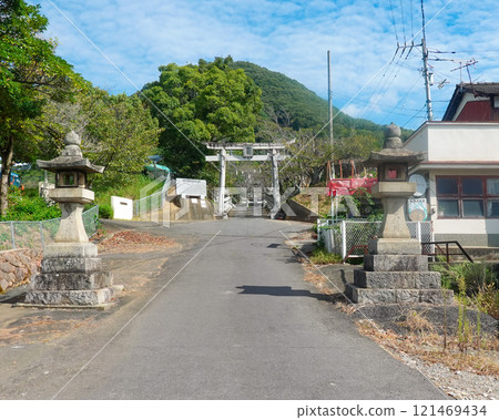 Hakusan Shrine (Miki Town, Kagawa Prefecture) is located at the foot of Mount Hakusan, also known as the Eastern Sanuki Fuji. 121469434