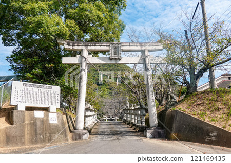 白山神社，又稱東參富士，位於白山山麓（香川縣三木町） 121469435