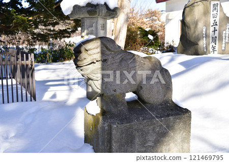 拍攝北海道八雲町大千部大山純大神神社境內的冬季風景 121469795
